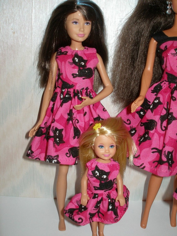 green emerald velvet dress 2011 Barbie Fashonistas Barbie (N4844-W3898)