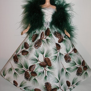 Vestido hecho a mano para muñeca de moda de 11.5" - Piñas de invierno brillantes con boa