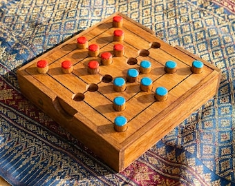 Jeu de stratégie en bois de teck sculpté à la main : jouet de jeu de société traditionnel pour 2 joueurs