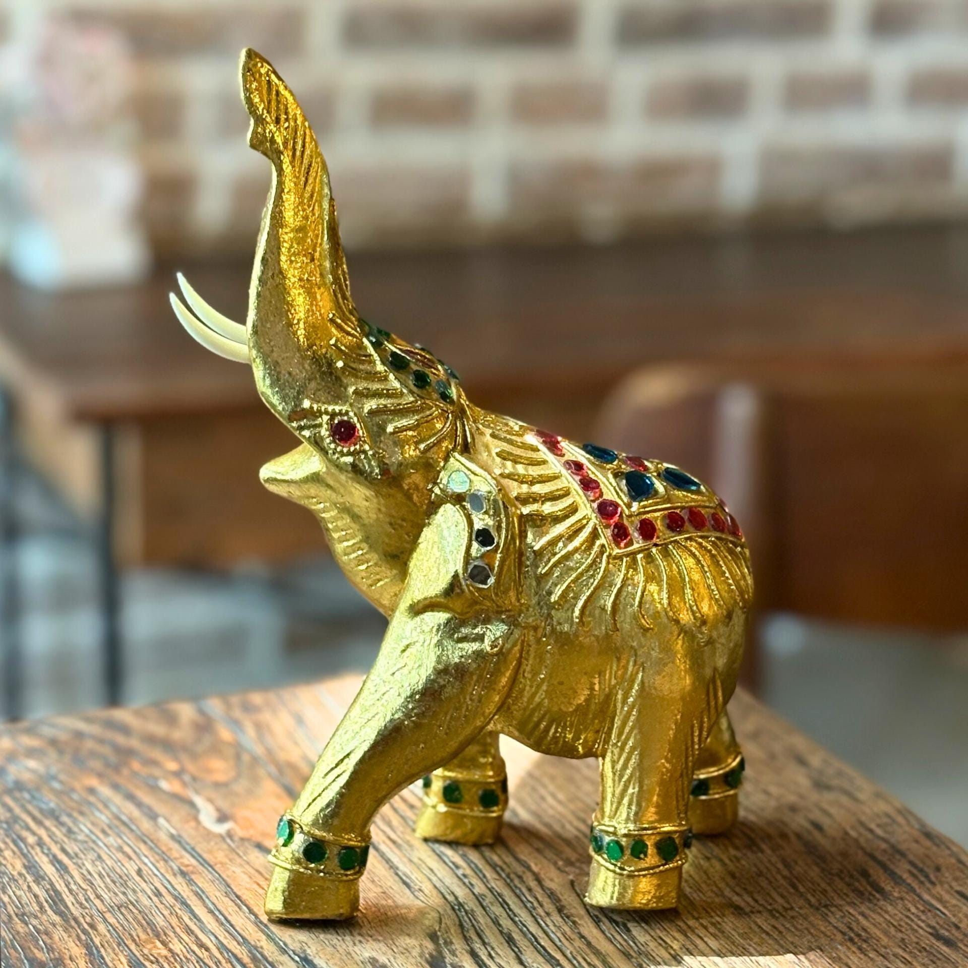 黄金の象の置物 | タイの手作り装飾品 | 宝石をちりばめた幸運の象の像