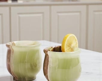 Juego de 2 vasos de chupito de mármol verde de 5 cm (2 pulgadas), elegantes vasos de whisky de piedra natural para bar, hogar, cocina, decoración para fiestas.