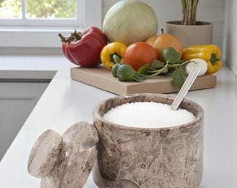 Salero de mármol con tapa y cuchara, salero oceánico de 7,6 cm para encimera, salero ideal para cocina, especiero, tarro para dulces y azúcar moreno.