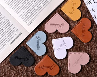 Marcapáginas de esquina personalizado en forma de corazón, de piel. Un regalo ideal para amantes de los libros y damas de honor.