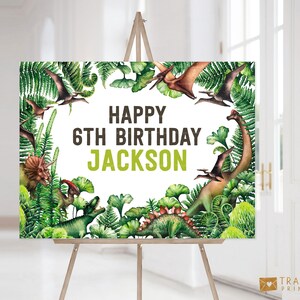 Dinosaurier alles Gute zum Geburtstag Zeichen | Prähistorische Geburtstagsdekoration | Bearbeitbares Geburtstagsfeierschild | Dino Geburtstag Schild Vorlage | 1703