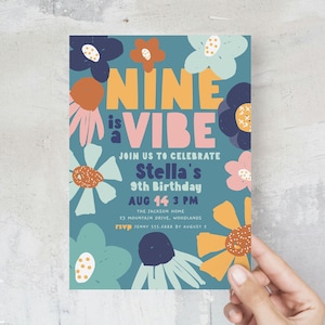 Nine is a Vibe Invitation modèle, invitation de fête d'anniversaire 9e fille fleurs lumineuses, Invitation fête d'été imprimable modifiable B376