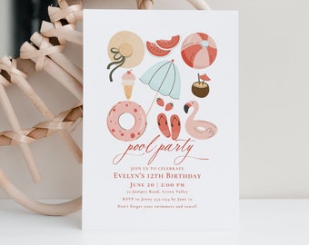 Può includere: Invito a una festa in piscina con un fenicottero rosa, anguria, gelato e altre illustrazioni a tema estivo. Il testo recita "pool party", "Join us to celebrate Evelyn's 12th Birthday", "June 20 | 2:00 PM", "23 Juniper Road, Green Valley", "RSVP to Jenny 555-1334 by June 10" e "Don't forget your swimmers and towel!"