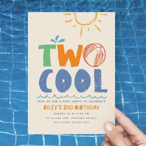 夏の2歳の誕生日招待状、クールな男の子2歳の誕生日パーティー招待状、印刷可能な2歳の誕生日プールパーティー招待状、クールな男の子2歳の誕生日招待状 B762
