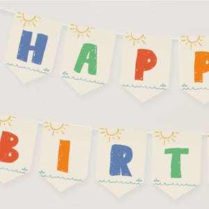 Peut inclure: Une guirlande de fanions avec l'inscription "HAPPY BIRTH" en lettres colorées. Chaque lettre est sur un fanion crème avec un soleil et des vagues. La guirlande est suspendue à une fine ficelle blanche.