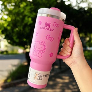 Taza personalizada de Hello Kitty Stanley de 40 oz, bonito regalo para estudiantes, vaso rosa de Hello Kitty Stanley Kawaii Kitty, regalo para niños, taza portátil para coche.