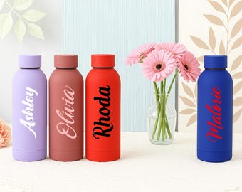 Gepersonaliseerde roestvrijstalen waterfles. Geschikte huwelijksbedankjes en cadeaus voor een bruidsmeisje