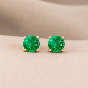 Emerald oorknopjes: 14k goud en sterlingzilver, geboortesteen mei