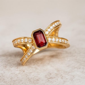 Unieke en designer achthoekige robijnrode edelsteen en diamanten kruisring 925 sterlingzilveren vergulde sieraden Geboortesteen juli