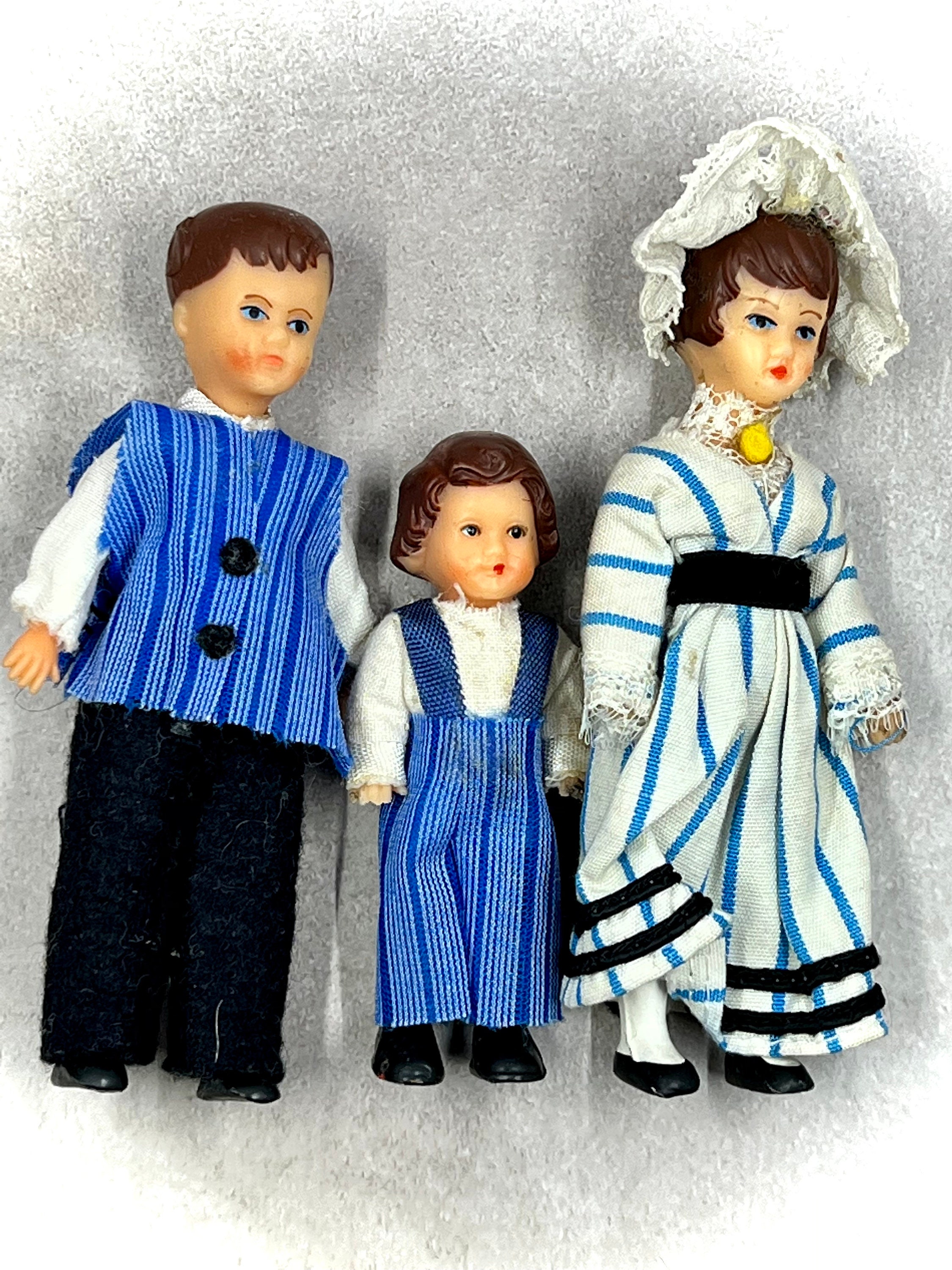 Porcelain Vintage 4 Doll House Family Jointed Face Mom Dad Child Boy Baby  Rare