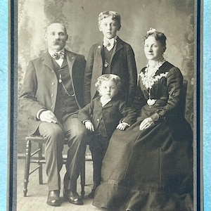 Fotografía familiar antigua original, tarjeta de gabinete, imágenes de ayer, c. 1900, Brandmo Studio Benson, Minnesota, suministros para manualidades