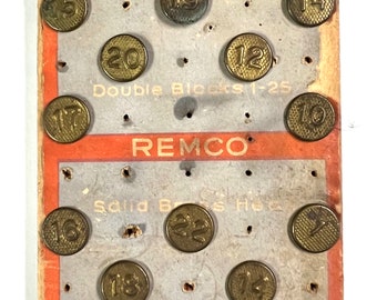 Conjunto de 6 tachuelas numeradas Remco de latón vintage, fabricadas en Alemania. Suministros para artesanía y joyería.