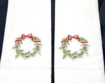 Vintage Embroidered Fingertip Hand Towels, Holiday Wreath, Cotton/ Ramie, Set of 2, Bathroom Guest Towels