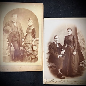 Dos fotografías antiguas originales de parejas, tarjeta de gabinete, imágenes de ayer, c1900, suministros para manualidades