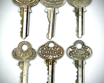 Lot Of 6 Collectible Rare Vintage Ornate Keys - Unique and Ready To Be Used In Your Art, Craft Supply, Jewelry Supply, Steampunk