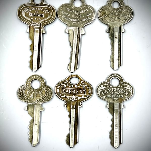 Lot Of 6 Collectible Rare Vintage Ornate Keys - Unique and Ready To Be Used In Your Art, Craft Supply, Jewelry Supply, Steampunk