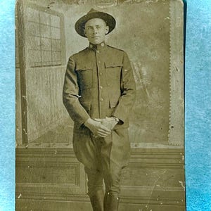 Fotografía antigua original de un soldado con uniforme de soldado de infantería, Primera Guerra Mundial, coleccionable, artículo de colección raro, RPPC