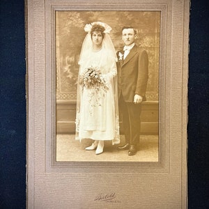 Original Antique Wedding Couple Cabinet Card, Photographs, Pictures Of Yesterday’s Marriage, Family Photos, Craft Supply
