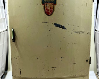 Vintage 1950's Wolverine Litho Tin Toy Polar Refrigerator Icebox