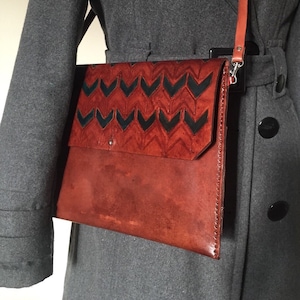 Convertible Bag-Leather Chevron Print Brown/Blue