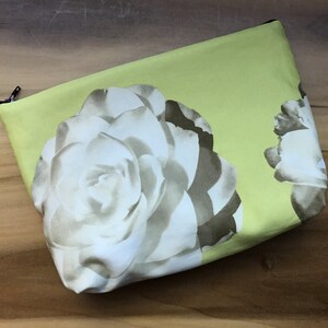 Mediano con cierre cónico bolsa floral con cuero beige y Burdeos zip