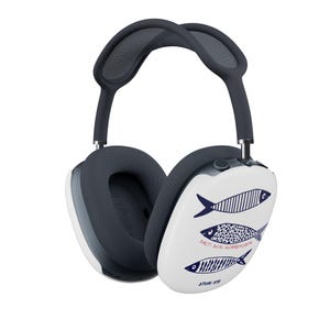 AirPods Max Case „Sun. Salt. Surrender.“ – Handgemaltes Sardinen Design, Summer Beach Vibes Case, Artistic Headphone Cover, Statement Case