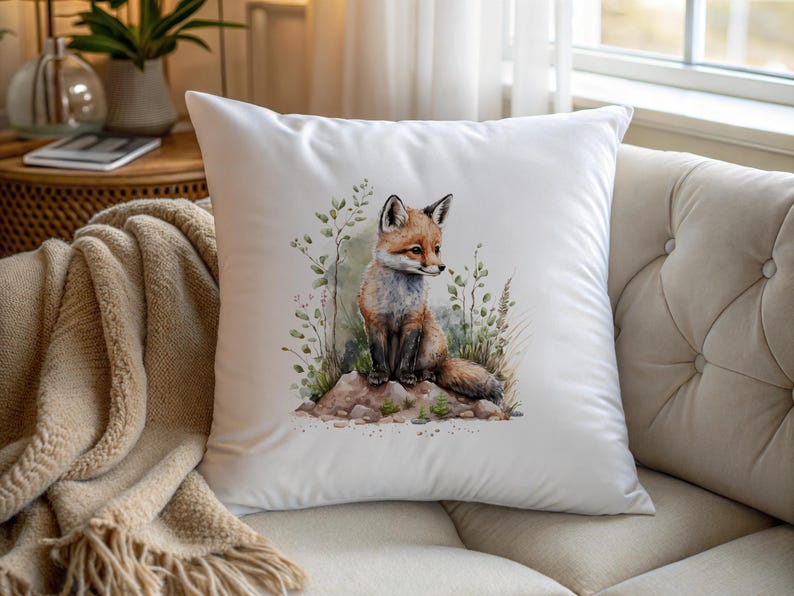 Może przedstawiać: Rustykalny drewniany szyld z napisem "Welcome to our home" w białych literach. Szyld ma postarzaną powierzchnię i prosty, zachęcający design, idealny do dekoracji wejścia.