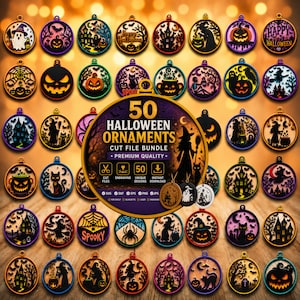 Puede incluir: Una colección de 50 adornos circulares de Halloween con diseños cortados con láser de fantasmas, calabazas, brujas y casas encantadas. Un gráfico central muestra el texto 50 HALLOWEEN ORNAMENTS CUT FILE BUNDLE PREMIUM QUALITY.