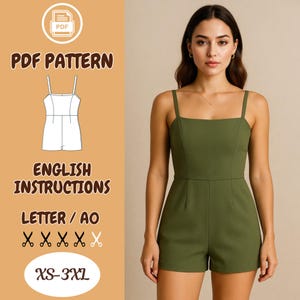 Puede incluir: Un mono verde oliva con escote cuadrado y tirantes finos. La imagen también presenta un patrón PDF con el texto "PDF PATTERN", "ENGLISH INSTRUCTIONS", "LETTER / AO" y el rango de tallas "XS-3XL".