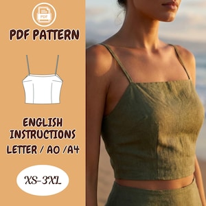 Peut inclure: Un haut court vert olive avec de fines bretelles et un col carré. L'image présente également un patron PDF avec le texte "PDF PATTERN", "ENGLISH INSTRUCTIONS" et "XS-3XL". Le haut est fait d'un tissu texturé.