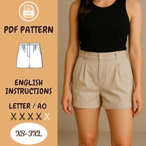 Puede incluir: Pantalones cortos color beige con pliegues y cierre de botón. La imagen también incluye un gráfico de patrón PDF con el texto "PDF PATTERN", "ENGLISH INSTRUCTIONS", "LETTER / AO" y "XS-3XL".