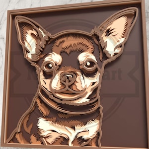 Op de afbeelding: Een gelaagd houten kunstwerk met een gedetailleerd portret van een Chihuahua-hond. Het kunstwerk gebruikt bruin- en beigetinten om diepte te cre&euml;ren. Het gezicht van de hond staat centraal, met grote oren en expressieve ogen.