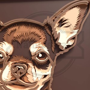 Op de afbeelding: Een gelaagd papierkunstportret van een Chihuahua-hond. Het kunstwerk gebruikt bruin- en beigetinten om een 3D-effect te cre&euml;ren, waarbij de kenmerken van de hond worden benadrukt. Het oog en de oor van de hond zijn prominent aanwezig.