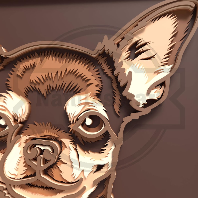 Op de afbeelding: Een gelaagd papierkunstportret van een Chihuahua-hond. Het kunstwerk gebruikt bruin- en beigetinten om een 3D-effect te cre&euml;ren, waarbij de kenmerken van de hond worden benadrukt. Het oog en de oor van de hond zijn prominent aanwezig.