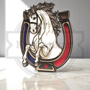 Fer à cheval cheval SVG, cheval sauvage avec fer à cheval fichier découpé au Laser, art mural en couches rustique Western pour Glowforge & Cricut