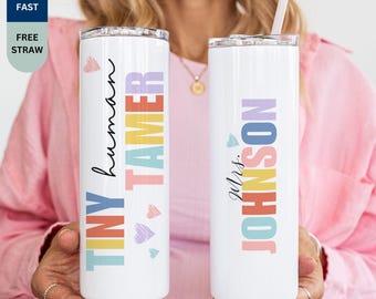 Personalisierter winziger menschlicher Tamer-Becher, individueller Name Kindergarten-, Vorschul- oder Kindergärtnerin-Geschenk, Dankesgeschenk, erster Schultag