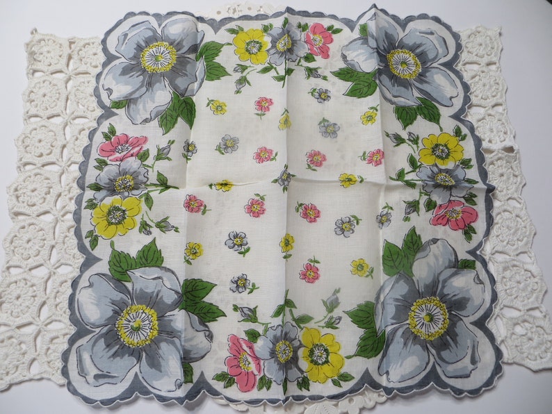 Vintage Ladies Handkerchief-Hankie-Hanky-Floral-1950/'s-UNUSED