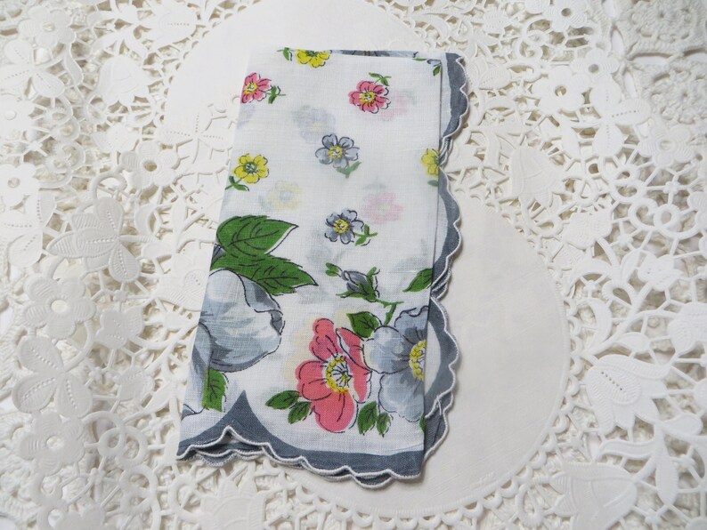 Vintage Ladies Handkerchief-Hankie-Hanky-Floral-1950/'s-UNUSED
