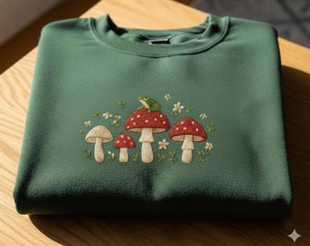 Broderad svampdesign, Cottagecore-grodadesign, padda på svamp, estetisk naturtröja, söt skogsbroderad rundhalsad present