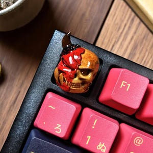 Skull keycap resin, samurai mask helmet keycap, Japanese keycap artisan, gmmk red samurai, black red keycap, esc kecap, gaming keycap