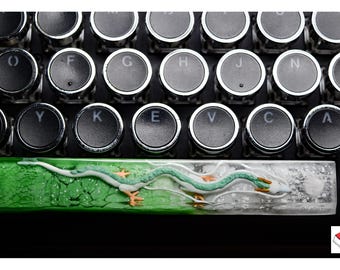 Barra espaciadora de dragón Ha.ku, tecla de resina de dragón de anime, tecla de anime, tecla artesanal, regalo de cumpleaños, regalo para él, regalo de anime, regalo personalizado para ella