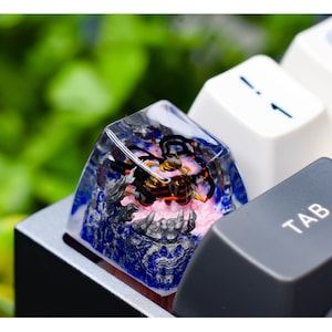 Tecla de resina, tecla de anime, tecla personalizada, tecla artesanal, regalo de cumpleaños, regalo para él, regalo lindo, regalo del día del padre, regalo de anime, tecla pkm