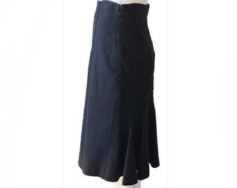 Alberta Ferretti Vintage-Rock, flache Vorderseite, geschwungener Rücken, Größe 2, Wollmischung, hergestellt in Italien
