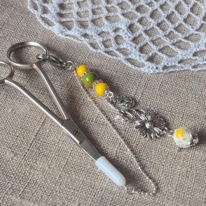 Scissor fob with protective cap &quot;Yellow Buttercups&quot; / Beads scissor charm / Scissors Chain / Needlework accessory / Cross Stitch tools