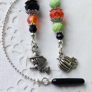Set accessoires voor borduurwerk &quot;Halloween Fun&quot; Schaarsleutelhanger met beschermkap en naaldinrijger / Kralenschaarbedel / Schaarketting