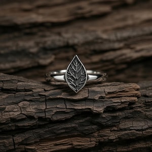 Elven Leaf Ring in 925 Sterling Silver, Nature Inspired Fantasy Jewelry, Minimalist Wedding Band for Her, Elvish Branch Ring, Arwen Inspired