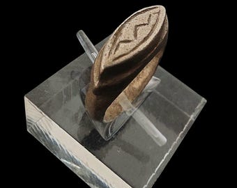 Anillo antiguo de plata, atribuido al Imperio Romano, datable aproximadamente entre los siglos II y IV d.C.